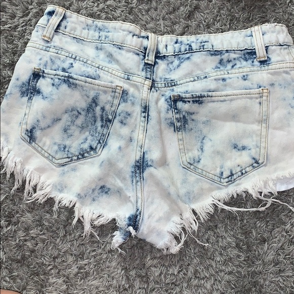 Booty acid wash ripped jean shorts - Picture 4 of 5